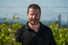 Baranyai Peter j. -de oeneloog- begeleid het 'wijn in wording proces' met opmerkelijke precisie. Internationale erkenning en bekroningen zijn volop aanwezig!